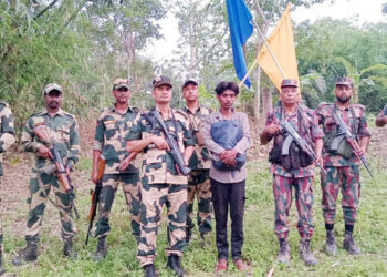 পতাকা বৈঠকের পর বাংলাদেশি কিশোরকে ফেরত দিলো বিএসএফ