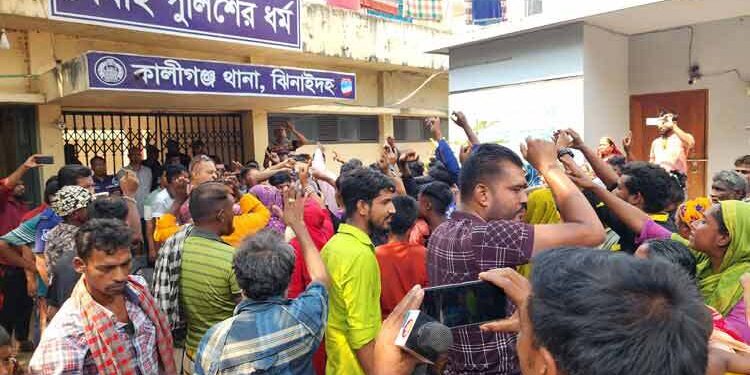 বাদীর সন্তানদের নিয়ে ওসির আপত্তিকর মন্তব্য, থানা ঘেরাও