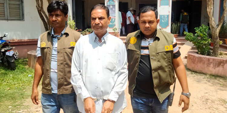 কনস্টেবল নিয়োগে প্রতারণায় অভিযোগে গ্রেফতার ১