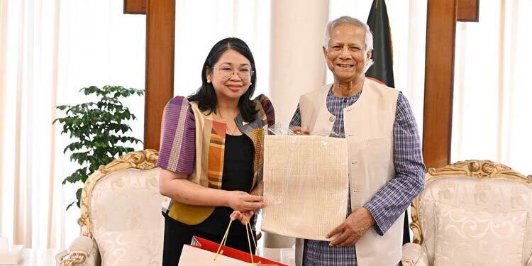 অন্তর্বর্তী সরকারের প্রতি ফিলিপাইন সরকারের পূর্ণ সমর্থন