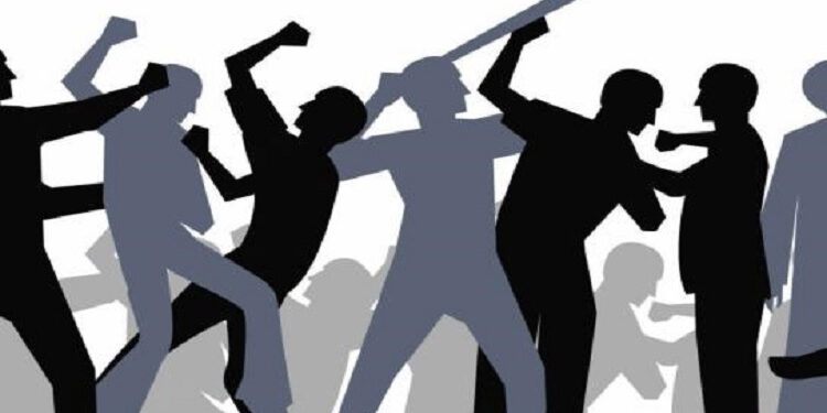 ফেসবুকে স্ট্যাটাস দেওয়ায় ছাত্রদল-যুবদলের সংঘর্ষে আহত ২০