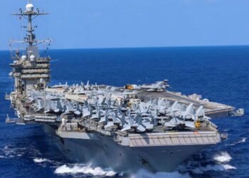 ইয়েমেনি হামলার মুখে পালিয়ে যাচ্ছে মার্কিন রণতরী