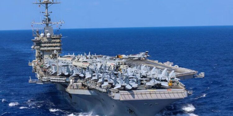 ইয়েমেনি হামলার মুখে পালিয়ে যাচ্ছে মার্কিন রণতরী