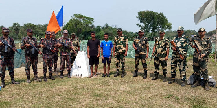 সীমান্তে আটক ২ বাংলাদেশিকে ফেরত দিলো বিএসএফ
