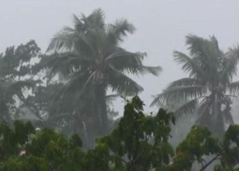 রাতে ১০ জেলায় প্রবল ঝড়ের আভাস