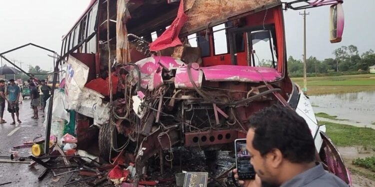 বাহুবলে দুই বাসের সংঘর্ষে দুই চালক নিহত