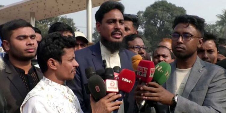 গণতন্ত্রের সঙ্গে প্রতারণার দায়ে জাতীয় পার্টিকে বিচারের আওতায় আনতে হবে: আখতার