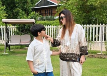 ছেলেকে নিয়ে অপু বিশ্বাসের যেই ছবি ভাইরাল!