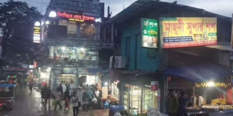 মেয়াদোত্তীর্ণ কেক খেয়ে শিশু অসুস্থ, দোকানিকে জরিমানা