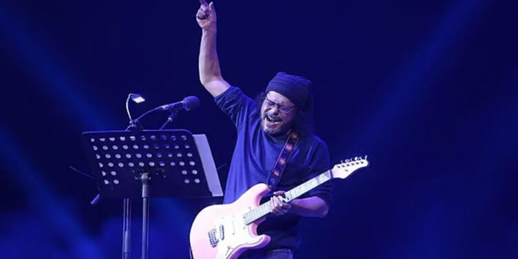 আজ রাতে সৌদি আরবে মঞ্চ মাতাবেন নগরবাউল জেমস