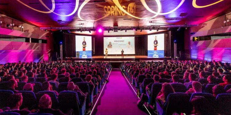 কৃত্রিম বুদ্ধিমত্তার নতুন যুগে গুগলের স্মার্ট ঝলক