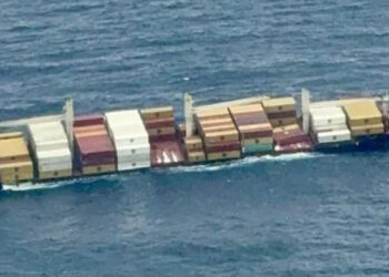 ভারতের উপকূলে বিপজ্জনক পণ্যবাহী জাহাজডুবি, রেড এ্যালার্ট জারি