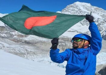 বিশ্বরেকর্ড গড়ে শাকিলের এভারেস্ট জয়