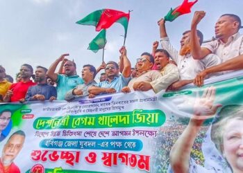 খালেদা জিয়ার অপেক্ষায় বিমানবন্দরে হাজারো নেতাকর্মী