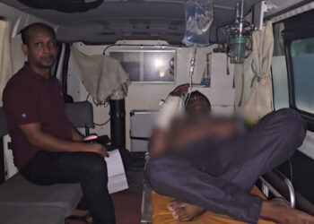 মোটরসাইকেল আটক করায় থানায় যুবদল-ছাত্রদলের হামলা