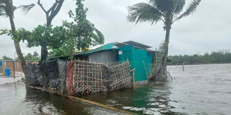 সেন্টমার্টিনে তলিয়ে গেছে শতাধিক বাড়ি, দ্বীপের চারপাশে ভাঙন