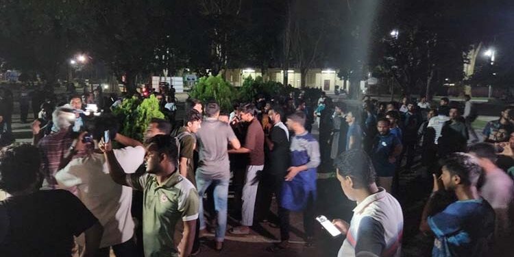 রাবিতে শাহবাগীদের সঙ্গে শিক্ষার্থীদের দফায় দফায় সংঘর্ষ