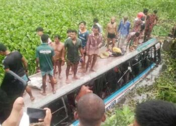 কুষ্টিয়ায় বাস-ট্রাকের মুখোমুখি সংঘর্ষ, আহত ৩১