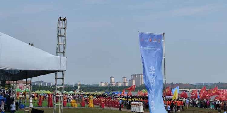 চীনে বর্ণাঢ্য ড্রাগন বোট ফেস্টিভ্যাল