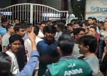 চুরির অপবাদে ঢাবি শিক্ষার্থীকে মারধর, দোকানি ধরা