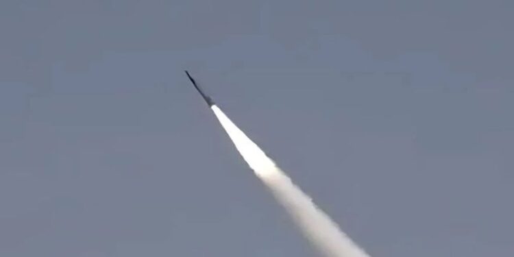 এবার ‘ফাতাহ’ ক্ষেপণাস্ত্রের পরীক্ষা চালাল পাকিস্তান