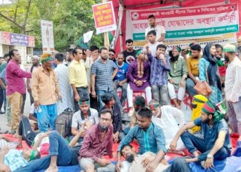 শাহবাগে জুলাই আহতদের অবস্থান, বন্ধ যান চলাচল