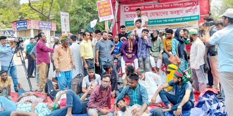 শাহবাগে জুলাই আহতদের অবস্থান, বন্ধ যান চলাচল