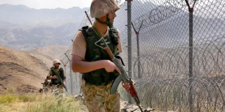 কাশ্মির সীমান্তের দুই পারেই আতঙ্কে মানুষ