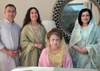 ৫ মে দেশে ফিরছেন খালেদা জিয়া