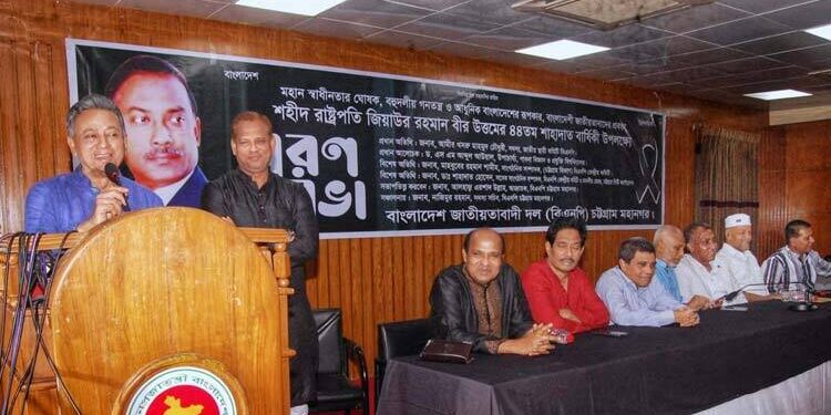 ড. ইউনূসকে উদ্দেশ্য করে যা বললেন আমির খসরু