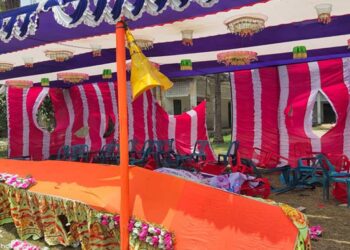 স্কুল মাঠে ককটেল বিস্ফোরণ, মঞ্চ ভাঙচুর