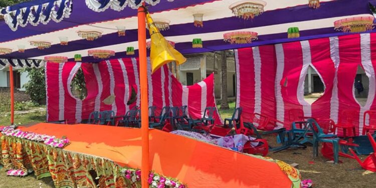 স্কুল মাঠে ককটেল বিস্ফোরণ, মঞ্চ ভাঙচুর