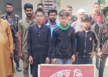 অবৈধভাবে ভারতে যাওয়ার পথে সীমান্তে আটক ৪৭