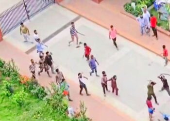 নারায়ণগঞ্জ সিটি করপোরেশনে অটোচালকদের হামলা