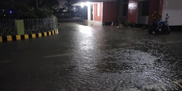 নোয়াখালীতে তিন ঘণ্টায় ১৭৭ মিলিমিটার বৃষ্টি, জলাবদ্ধতায় দুর্ভোগ