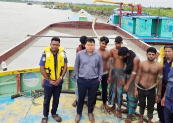 মেঘনা থেকে বালু উত্তোলন, গ্রেফতার ৮