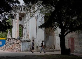 রাশিয়ার বিমানবন্দরে ড্রোন হামলা, যান চলাচল বন্ধ