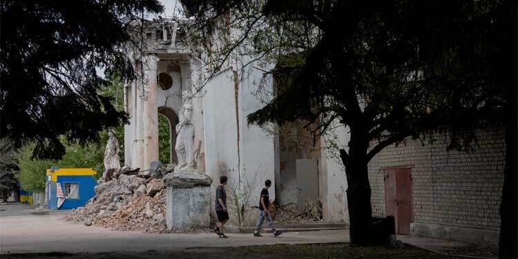 রাশিয়ার বিমানবন্দরে ড্রোন হামলা, যান চলাচল বন্ধ