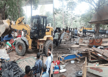 সোহরাওয়ার্দী উদ্যানের শতাধিক স্থাপনা উচ্ছেদ