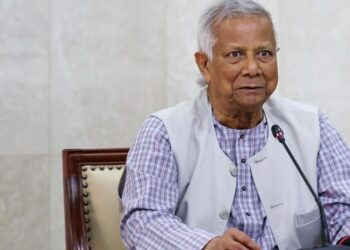 দৃঢ়তার আভাস, পদত্যাগ করছেন প্রধান উপদেষ্টা