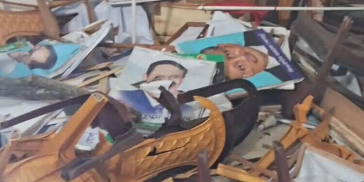 বরিশালে জাতীয় পার্টির কার্যালয়ে হামলা-ভাঙচুর