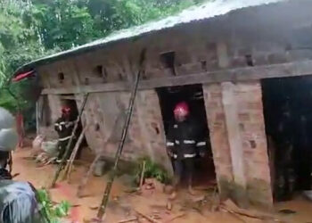 টিলা ধসে এক পরিবারের চারজন নিহত