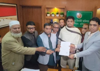 জামায়াত প্রার্থীকে সঙ্গে নিয়ে মনোনয়নপত্র জমা দিলেন হাসনাত