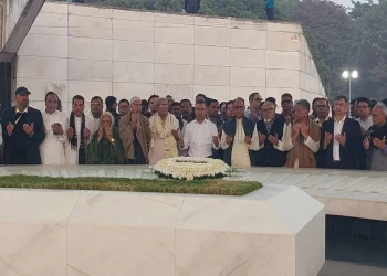 শহীদ জিয়ার কবর জিয়ারত করলেন তারেক রহমান