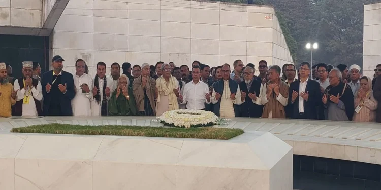 শহীদ জিয়ার কবর জিয়ারত করলেন তারেক রহমান