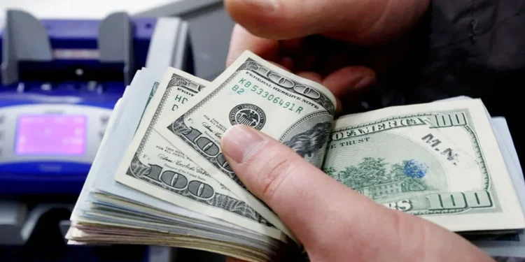 রেমিট্যান্সে ভর করে দাঁড়িয়ে আছে দেশের অর্থনীতি