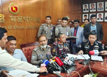 জরুরি প্রেস ব্রিফিং ডেকে উপস্থিত নেই স্বরাষ্ট্র উপদেষ্টা