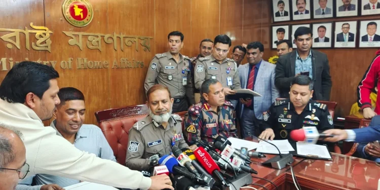 জরুরি প্রেস ব্রিফিং ডেকে উপস্থিত নেই স্বরাষ্ট্র উপদেষ্টা