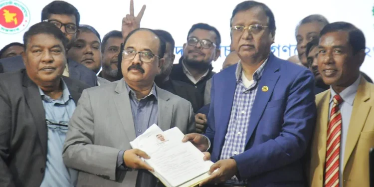 ঢাকা-১৭ আসনে তারেক রহমানের মনোনয়নপত্র দাখিল
