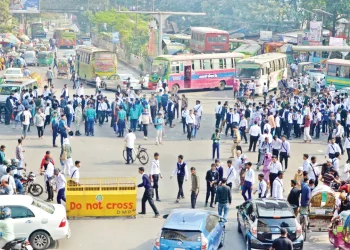 আন্দোলন-অবরোধে রাজধানীতে তীব্র যানজট, দুর্ভোগ